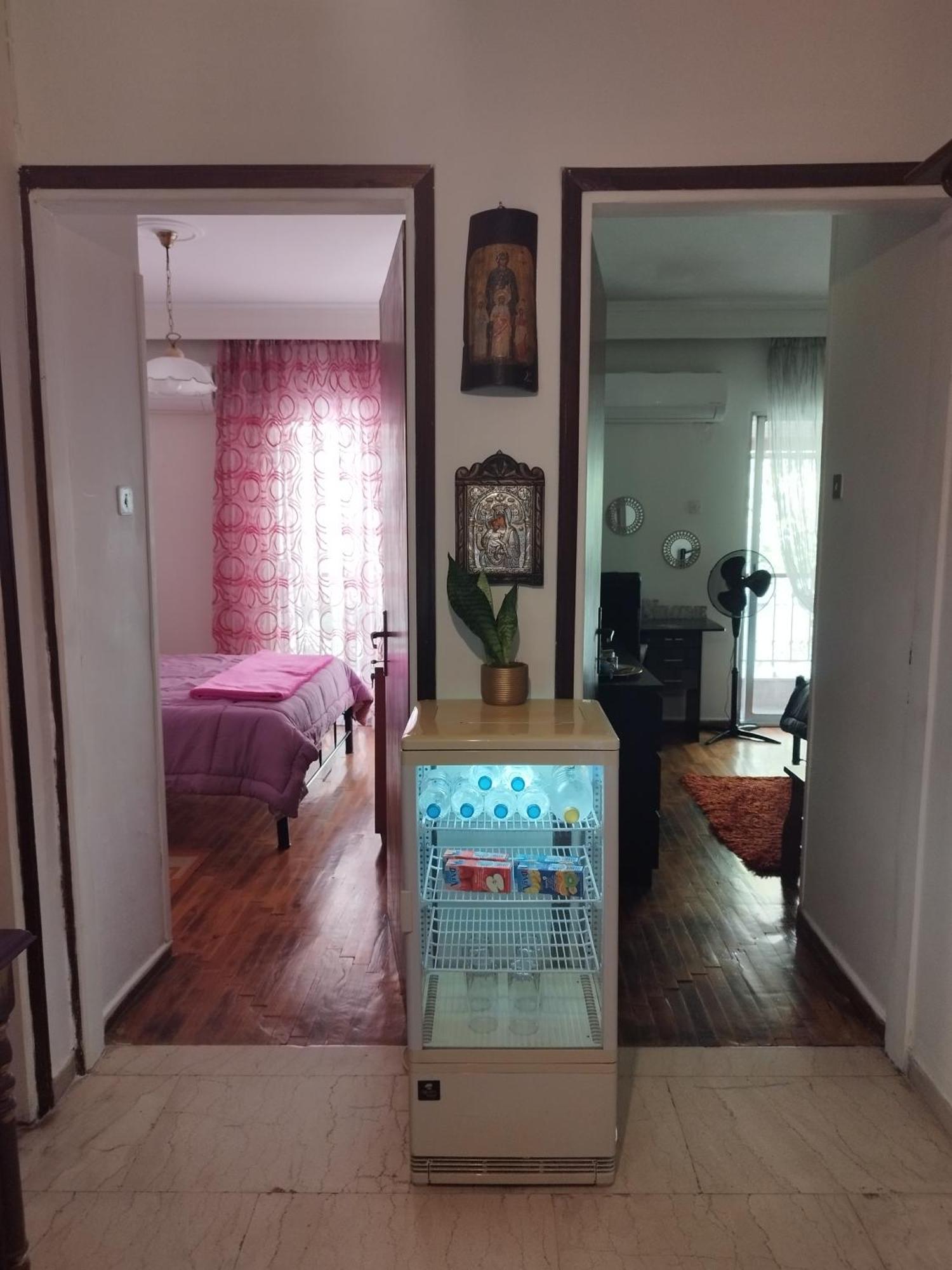 Private Rooms In Shared House Tesalonika Bagian luar foto